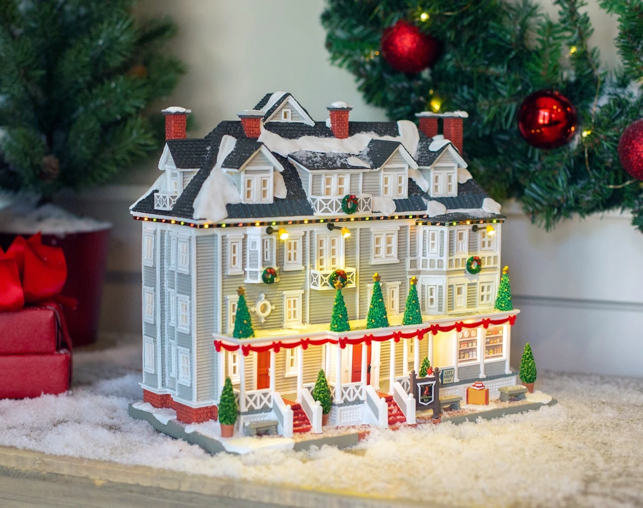 Lemax Red Lion Inn 2 Lemax Red Lion Inn - Image 2